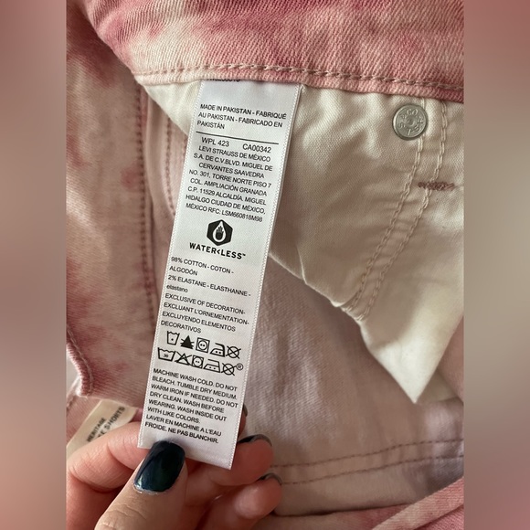 Levi’s high rise shorts - Picture 4 of 5